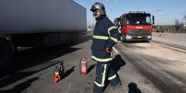 Έκλεισε η Εθνική Οδός Αθηνών – Λαμίας μετά από ανατροπή βυτιοφόρου με υγραέριο