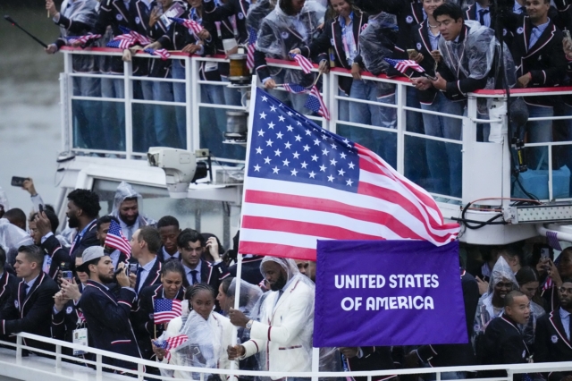 H αμερικανική αποστολή στην τελετή έναρξης των Ολυμπιακών Αγώνων 2024.