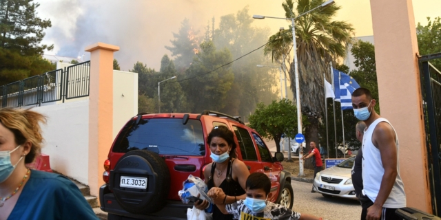 Φωτιά στο Καραμανδάνειο Νοσοκομείο στην Πάτρα