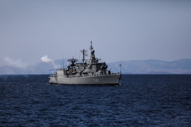 “Πυρετός” διαβουλεύσεων μετά την ανάπτυξη τουρκικών πολεμικών πλοίων ανάμεσα σε Κάρπαθο και Κάσο