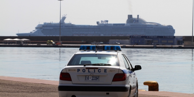 Αστυνομία σε λιμάνι (φωτογραφία αρχείου)