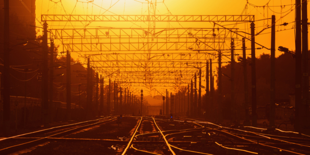 Πόσο επικίνδυνο κάνει το σιδηροδρομικό δίκτυο ο παρατεταμένος καύσωνας
