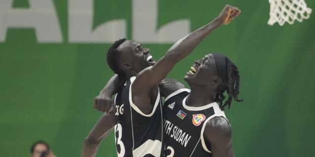 Νότιο Σουδάν: Η θαυματουργή ομάδα μπάσκετ προσφύγων έχει ήδη κατακτήσει το Παρίσι