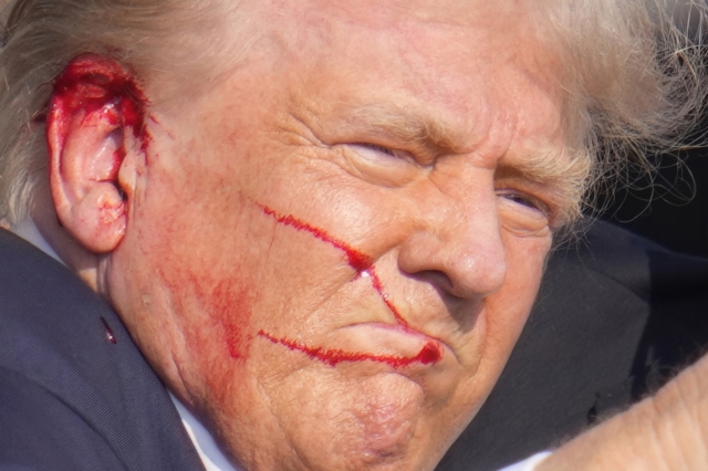 Πυροβολισμοί κατά τη διάρκεια ομιλίας του Τραμπ – Τραυματίστηκε ελαφριά
