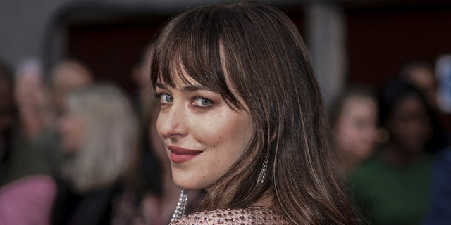 Dakota Johnson – Chris Martin: Το δαχτυλίδι που έβαλε τέλος στις φήμες χωρισμού