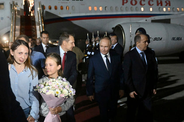 Ανταλλαγή κρατουμένων: Ο Πούτιν χαιρέτισε τα παιδιά Ρώσων κατασκόπων στα ισπανικά και εκείνα δεν ήξεραν καν ποιος είναι