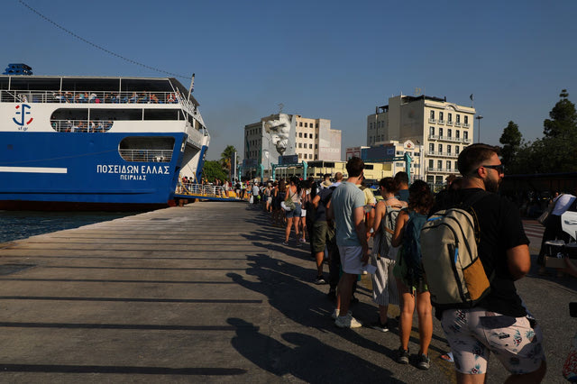 Φουρτούνες για την κυβέρνηση με την ακρίβεια στα ακτοπλοϊκά εισιτήρια