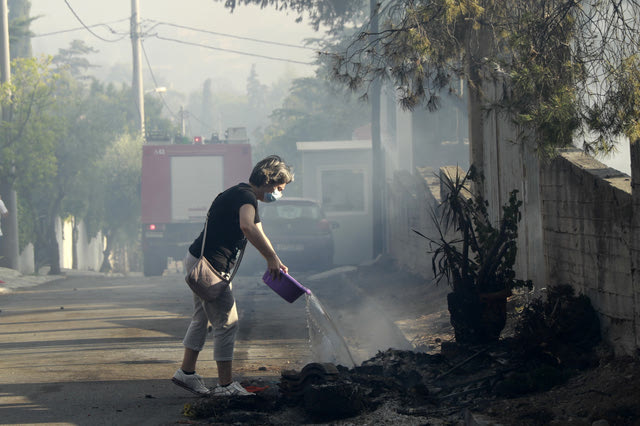 Φωτιά στην Αττική: Απαγόρευση χειρωνακτικών εργασιών σε εξωτερικούς χώρους