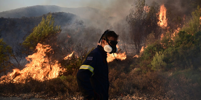 Καίγονται ακόμα σπίτια στον Βαρνάβα: Τι καταγγέλλει δημοτικός σύμβουλος