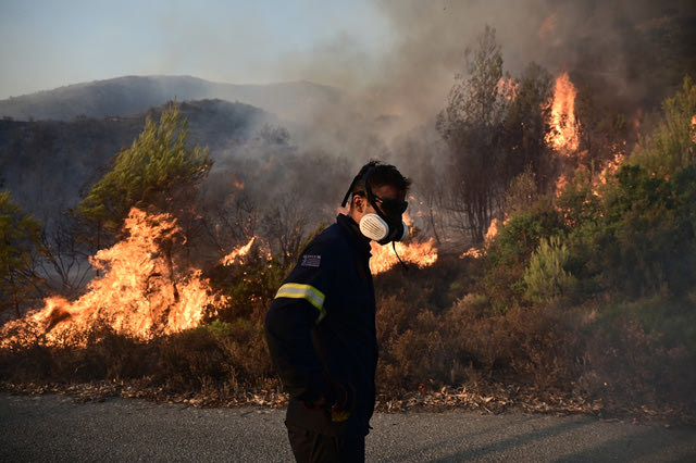 Φωτιά στην Αττική: Εκκενώθηκαν το Παίδων Πεντέλης και το 414 Στρατιωτικό Νοσοκομείο