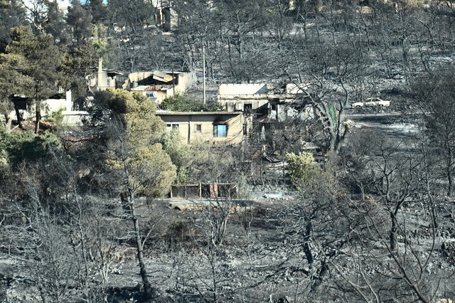 Η επόμενη μέρα από τη φωτιά σε Βριλήσσια και Πεντέλη