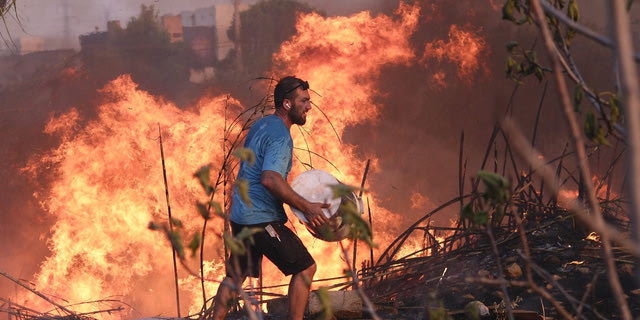 Φωτιά στην Αττική: Μεγάλη αναζωπύρωση στη Νέα Μάκρη – Εκκενώθηκε ο Ερυθρός