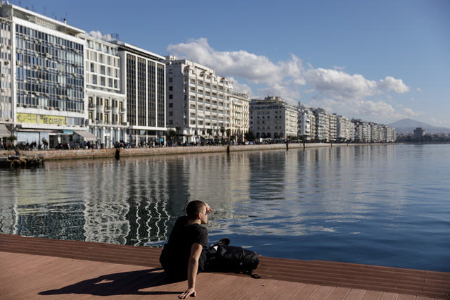 Όταν η φυγή από την Ελλάδα φαντάζει ως η μόνη λύση αξιοπρέπειας…