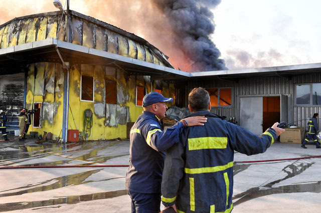 Κόρινθος: Καταστράφηκε ολοσχερώς το εργοστάσιο που ξέσπασε φωτιά