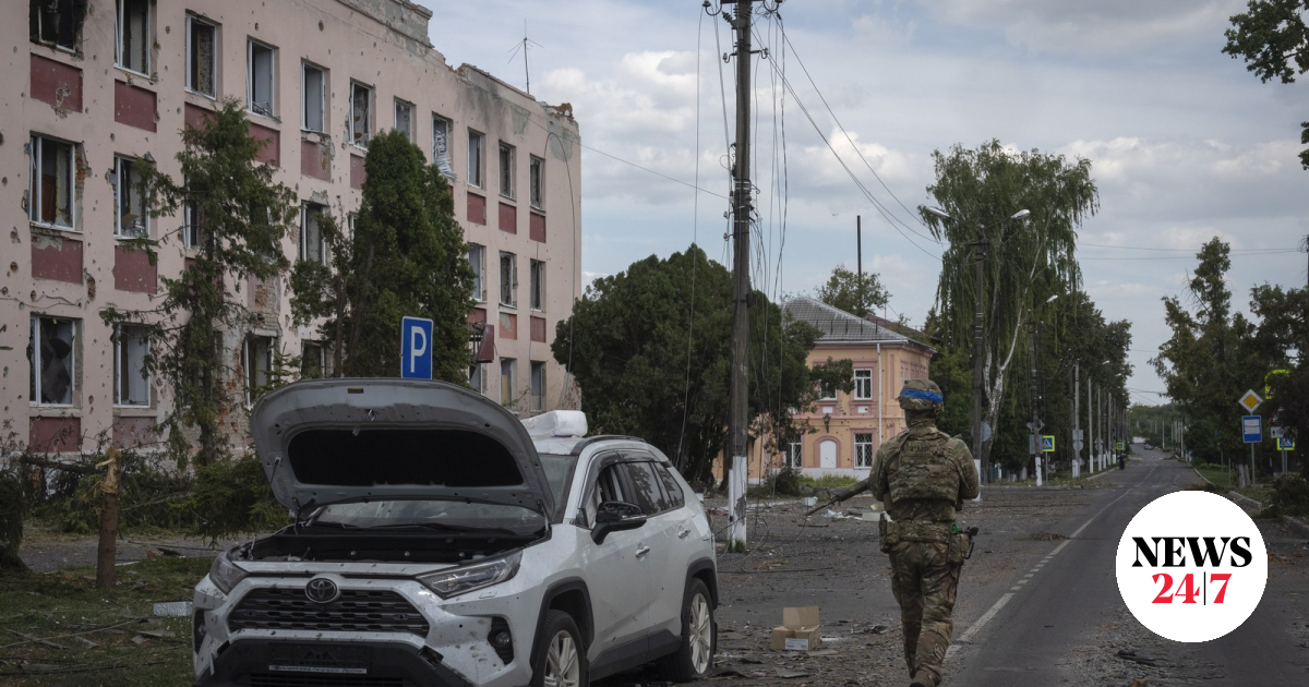 Russians entrench in Kursk as Ukrainians advance