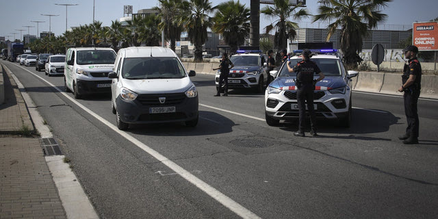 Βαρκελώνη: Χάος στους δρόμους – Συνελήφθη αστυνομικός για τη διαφυγή του Πουτζντεμόν