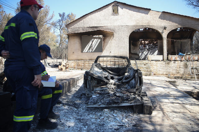 Φωτιά στην Αττική: Παράταση φορολογικών υποχρεώσεων για τους πυρόπληκτους