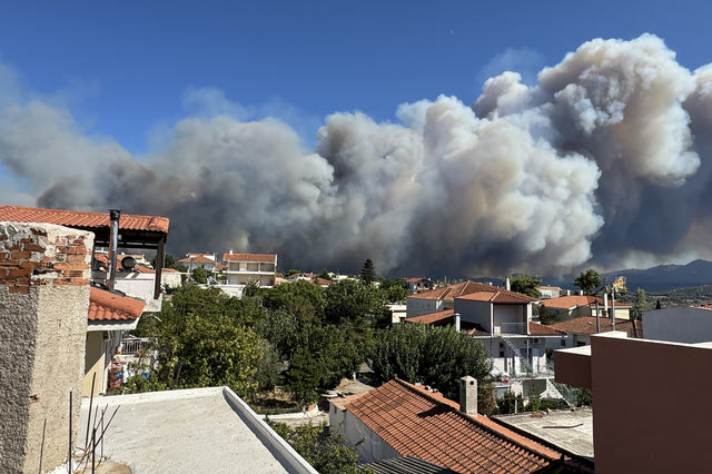 Φωτιά στον Βαρνάβα Αττικής