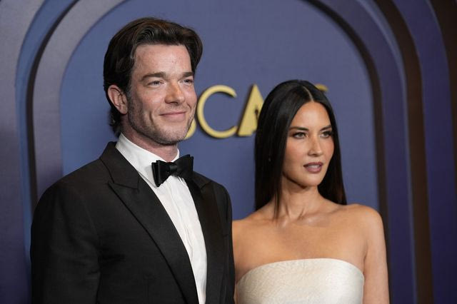 Η Olivia Munn με τον John Mulaney