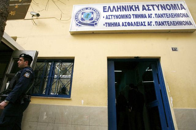 Στον “Συνήγορο του Πολίτη” η έρευνα για τον νεκρό μετανάστη στο ΑΤ Αγίου Παντελεήμονα