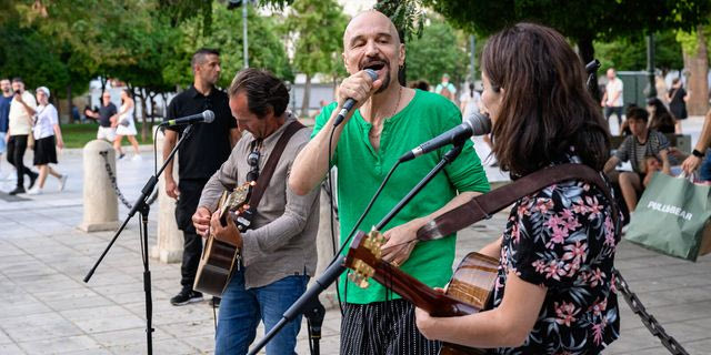 Συναυλία-έκπληξη των James στο Σύνταγμα – Ο Tim Booth ετοιμάζεται για Λυκαβηττό