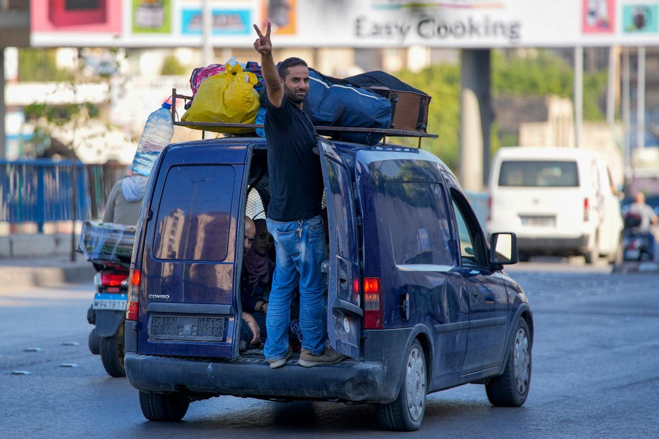 Κάτοικοι στο Λίβανο εγκαταλείπουν τα σπίτια τους μετά τους ισραηλινούς βομβαρδισμούς