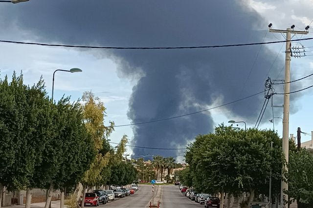 Συγκλονιστικά βίντεο από τη φωτιά στις εγκαταστάσεις της Motor Oil