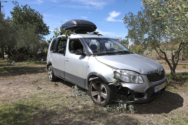 Αυτοκίνητο παρέσυρε και τραυμάτισε ένα ζευγάρι το οποίο συνόδευε το ανήλικο παιδί τους στην ΕΟ Θεσσαλονίκης - Πολυγύρου στην περιοχή της Θέρμης