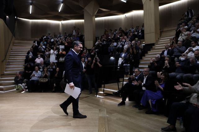 Στο “εδώ” του Τσίπρα πήγε όλος ο ΣΥΡΙΖΑ