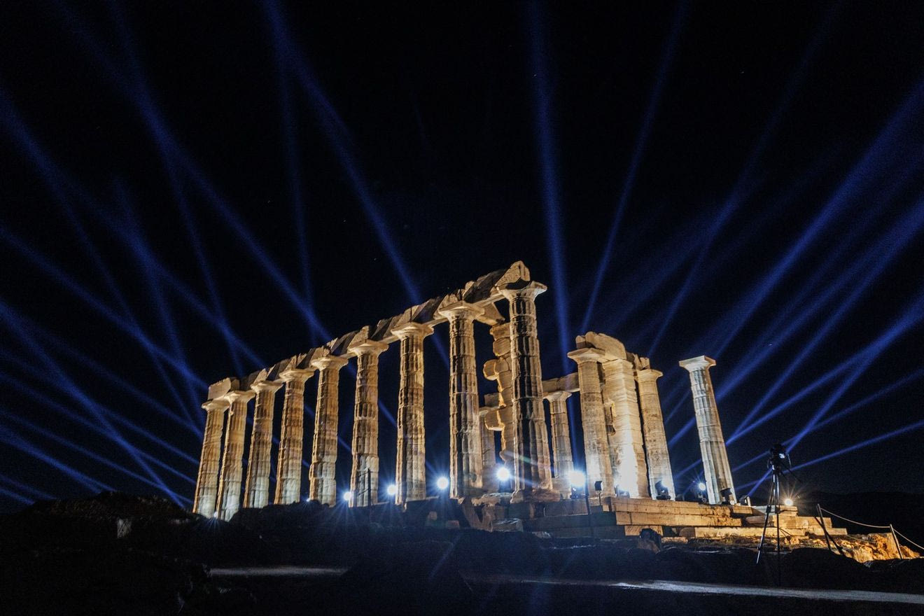 Εντυπωσιακές εικόνες από τον φωτισμό του ναού του Ποσειδώνα στο Σούνιο