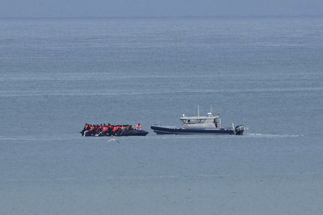 Μάγχη: Βρέφος πνίγηκε σε ναυάγιο – Διασώθηκαν 65 επιβάτες