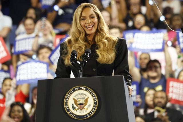 Η Beyoncé στην προεκλογική συγκέντρωση της Κάμαλα Χάρις στο Χιούστον