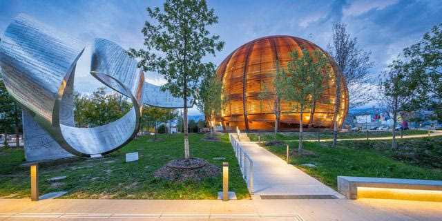 Το ελληνικό αποτύπωμα στο CERN: Όταν η επιστήμη μετατρέπεται σε δοξολογία