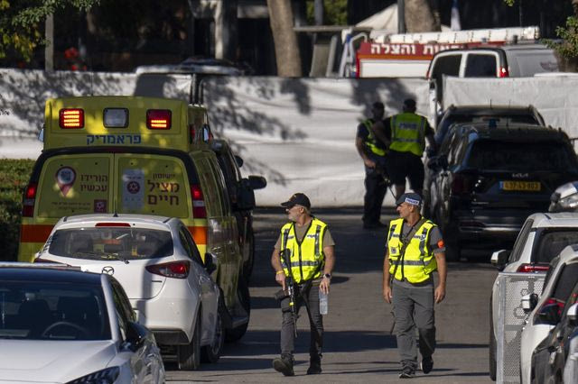 Τελ Αβίβ: Φορτηγό έπεσε σε στάση λεωφορείου – Δεκάδες τραυματίες