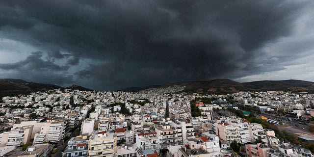 Καιρός: Πέφτει 10 βαθμούς η θερμοκρασία το Σαββατοκύριακο – Πού θα βρέξει