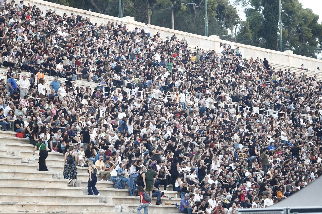 Τέμπη: Από νωρίς ο κόσμος στο Καλλιμάρμαρο για τη μεγάλη συναυλία μνήμης