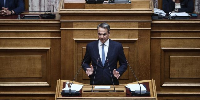 Σύγκρουση στη Βουλή για τις φωτιές