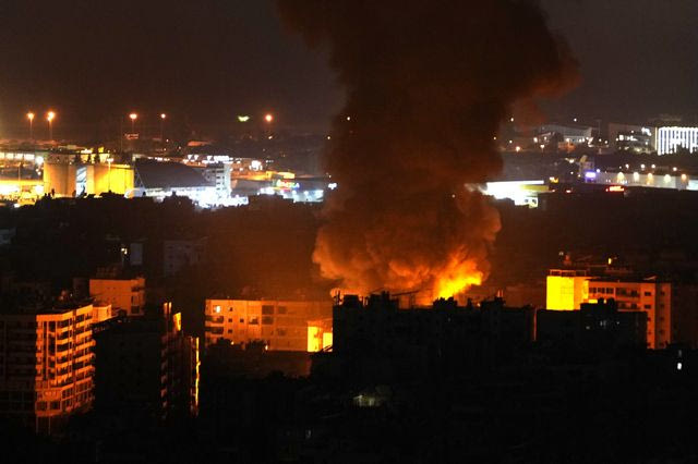 Οι σφοδρότεροι ισραηλινοί βομβαρδισμοί μέχρι σήμερα έπληξαν την Βηρυτό