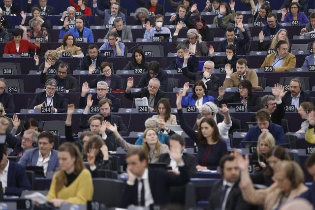 Ευρωπαϊκό Κοινοβούλιο: Βήμα πίσω για τη θέση της γυναίκας – Η (υπο)εκπροσώπηση σε αριθμούς