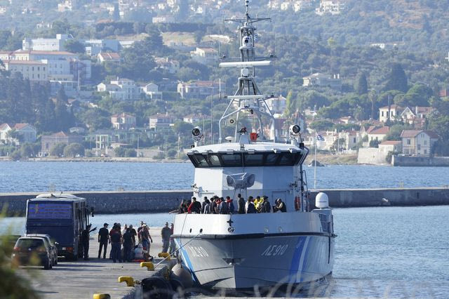 Αποβίβαση προσφύγων στη Μυτιλήνη