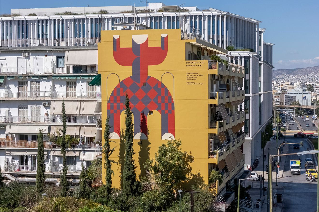 Ποια είναι η γυναικεία φιγούρα με την κόκκινη και μοβ φορεσιά στον Νέο Κόσμο