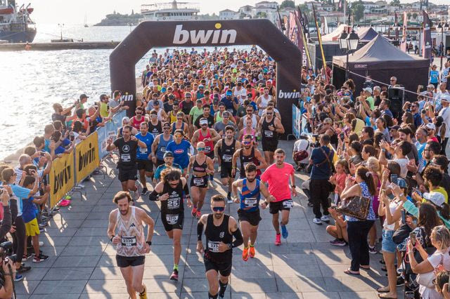 Η μεγάλη στιγμή του Spetses Mini Marathon έφτασε