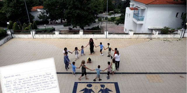 Μαθητές συγκινούν με μια όμορφη κίνηση