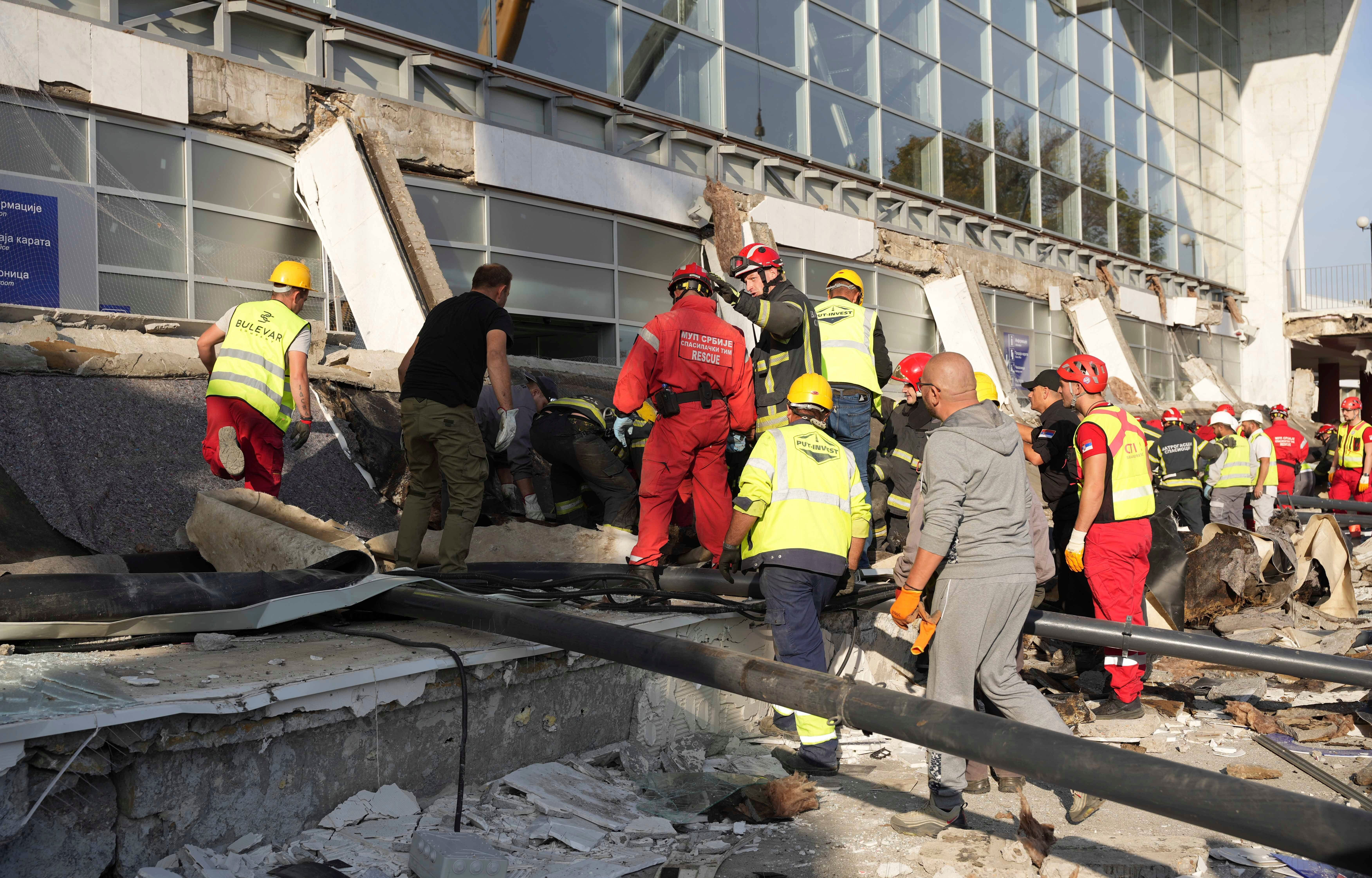 Επιχείρηση διάσωσης στο Νόβι Σαντ της Σερβίας 