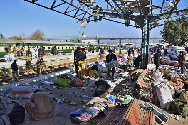 Βομβιστική επίθεσε σε σιδηρομοδρομικό σταθμό στο Πακιστάν