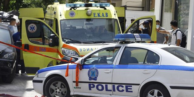 Ασθενοφόρο και περιπολικο (φωτογραφία αρχείου)