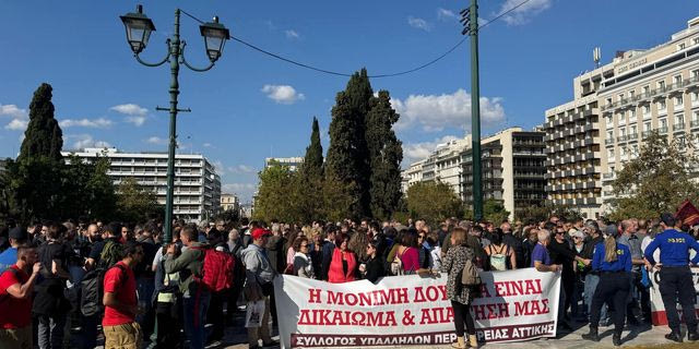 Εποχικοί πυροσβέστες: Μπροστά στη Βουλή μετά το ξύλο – “Εδώ και τώρα μονιμότητα”