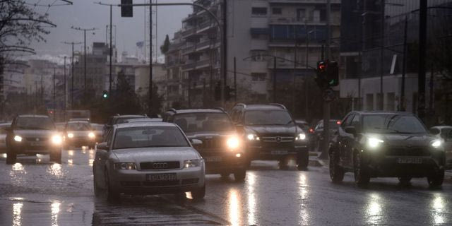 Αυτοκίνητα στην βροχή (Φωτογραφία Αρχείου)