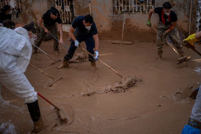 Ισπανία: Αφόρητη η δυσοσμία μετά τις πλημμύρες – Φόβοι για την δημόσια υγεία