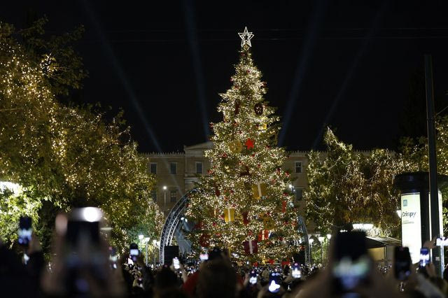 Τι ώρα θα φωταγωγηθεί το Χριστουγεννιάτικο δέντρο στο Σύνταγμα